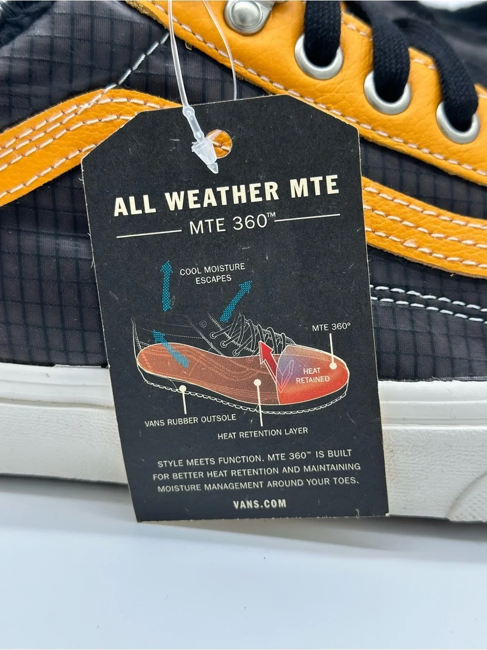 Vans Low Top Sneakers in Mustard Yellow & Black